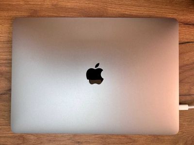 MacBook Pro M2 8/512 GB 13 inch