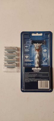 Продаю новый станок Gillette mach 3 turbo с кассетами звоните смело