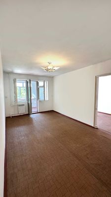Срочно продаётся 3-комнатная квартира в центре Андижана