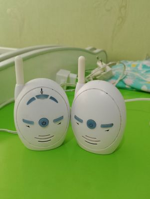 Детский кроват и радио наня