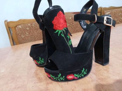 2 martda kiyilgan 35 razmer 60 ming