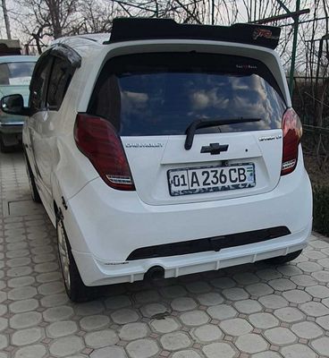 Автомобиль Chevrolet Spark