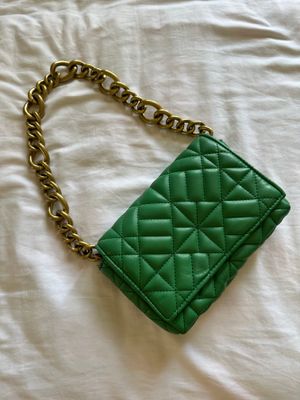 Стильная зелёная сумка ZARA с массивной цепью