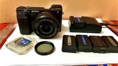 SONY A6000 sotilada Ayfongayam abmen bor