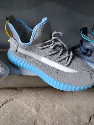 Кроссовки Adidas Yeezy. Новые
Новые.