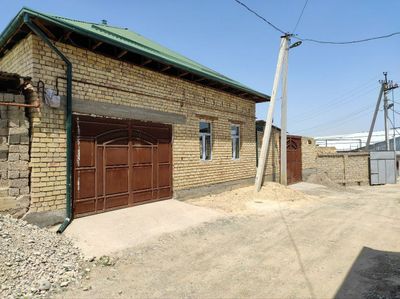 Uy sotiladi. Manzil Toshkent Viloyati Zangiota tumani teshik ko'prik