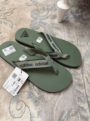 Продаются новые мужские сланцы adidas