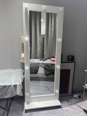 Продам зеркало с лампочками