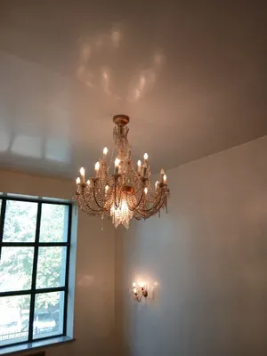 Продам люстру и 2 бра.