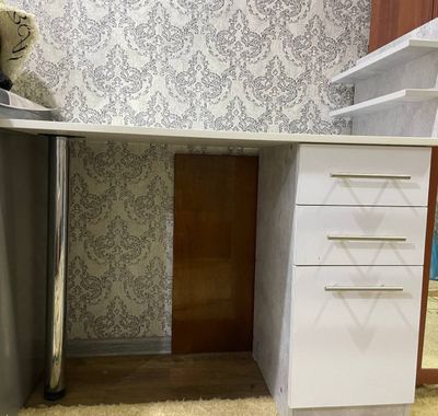 Продам Маникюрный стол