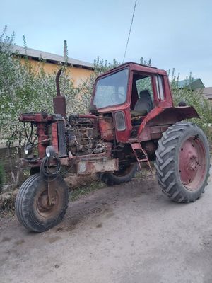 traktor mtz 80. .