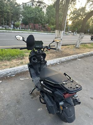 Skuter sotiladi oladiganla tel qisin