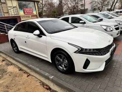 Продаётся KIA K5 2023г цвет белый 2позиция