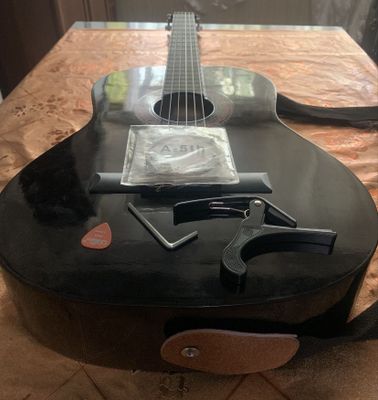 Classic Gitara Kabat srochna sotiladi!! Kelishamiz