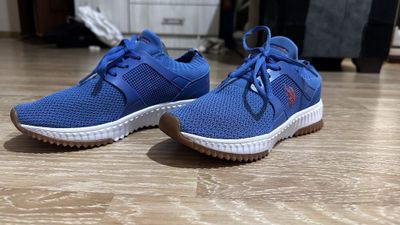 Продается оригинальный кроссовки POLO