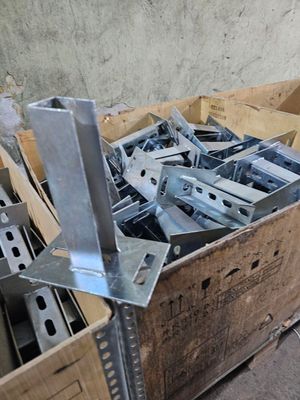 Установка солнечный панели и оцинкованный профиль