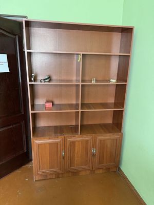 Книжный шкаф в идеальном состоянии