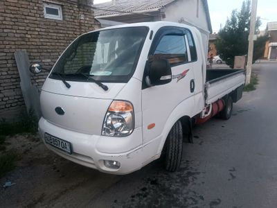 Продам Kia Bongo 3 2011 год