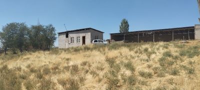 Ҳовли сотилади