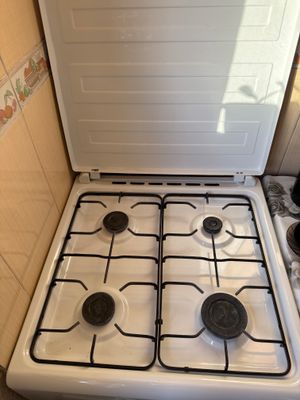 Gaz plita sotiladi, xolati alo, duxovka xam zur