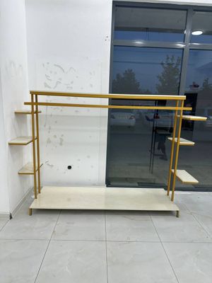 Polka stelaj kiyim uchun