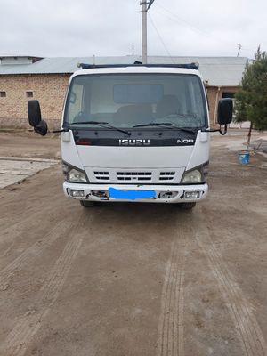 Грузовой Isuzu .