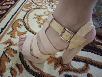 Satiladi bir eki ret kiyilgen taza qalatda