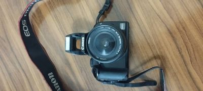 Canon DS126191 D1000