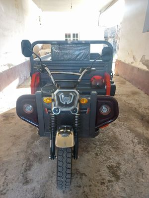 Moto bike holatidagi yangidek