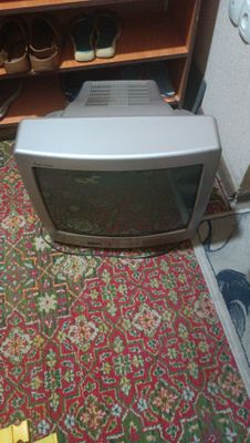 Televizor sotiladi