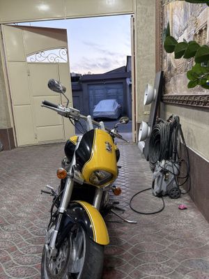 Suzuki boulevard m109r