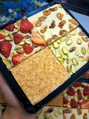 Халва со сливочном маслом и разными сухофруктами