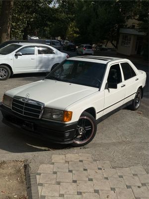 Mercedes-Benz 190e gazda srochni sotiladi