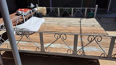 Карават тапчан сотилади