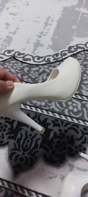 oq tufli sotiladi 35 razmer