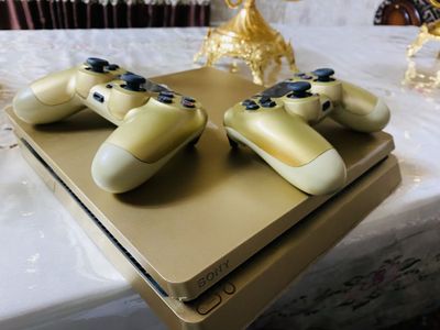 Playstation 4 GOLD EDITION