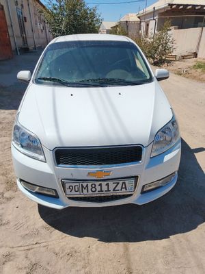 Автомобиль сотилади