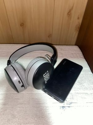 JBL naushnik va powerbank 10000mh