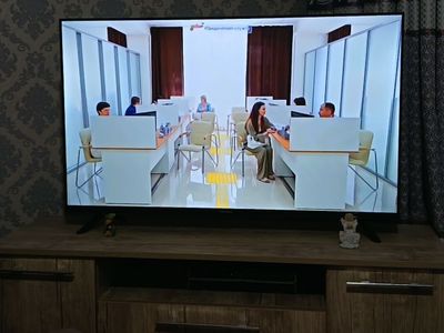 Продам срочно телевизор 43