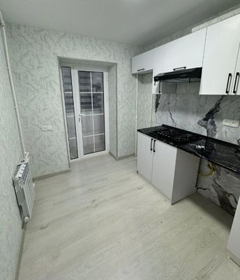 Продажа 1-комнатной на Академ Городок, кирпич, евро ремонт, балкон 1*6