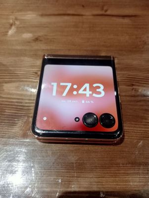 на запчасти Motorola razr+ 2023