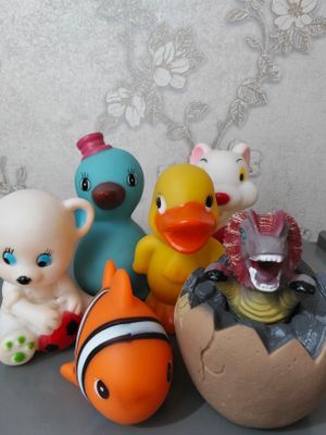 Резиновые игрушки пищалки
