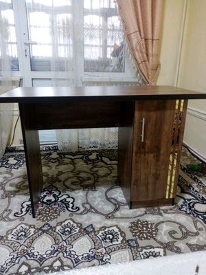 Sotiladi stol yangi yasalgan