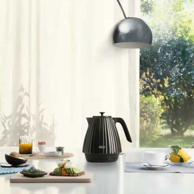 Электрический чайник DeLonghi KBD2001.BK