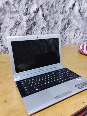 Noutbuk sotiladi Samsung 100$