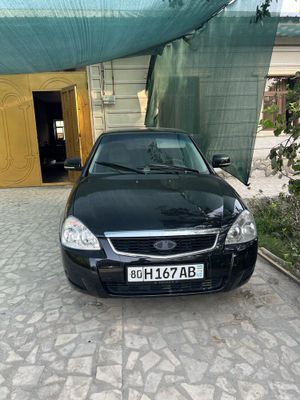 Lada priora сотилади