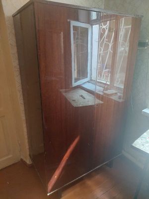 Шкаф двухстворчетый, лакированный советский