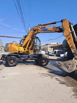 G'ILDIZAKLI BO'RI Ekskavator