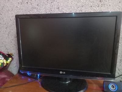 24 Lg manitor sotiladi xolati yaxwi 500 ming
