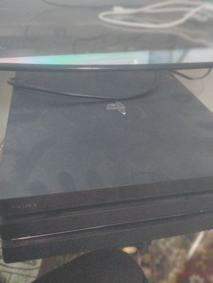 PS4 pro juda yaxshi holati